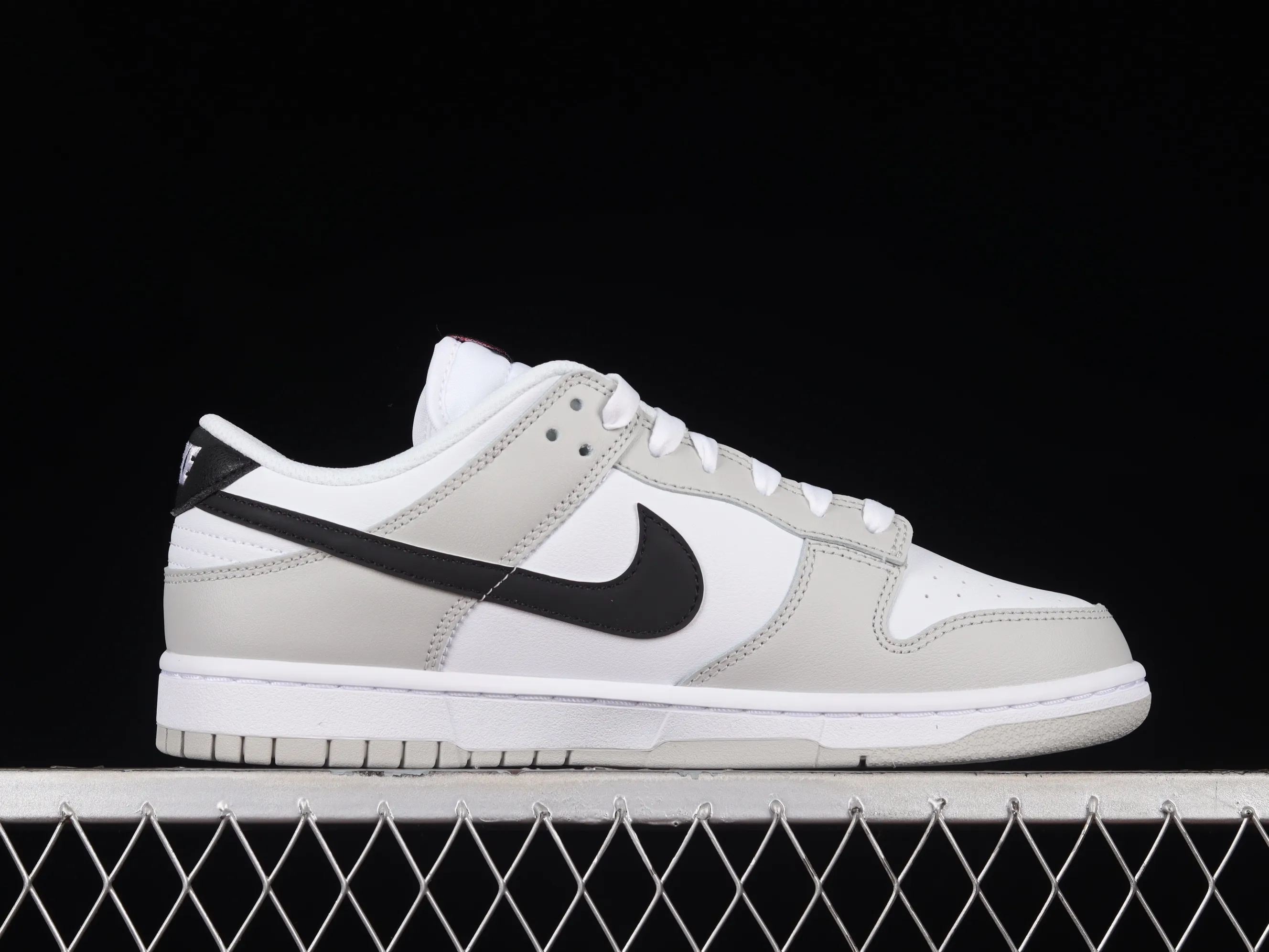 All categories Nk SB Dunk series Nk SB Dunk Low low-top sneakers M version pure original Nk Dunk SB Low gray white black scratch-off SB low-top sports casual sneakers DR9654-001